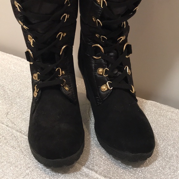 Guess platform winter boots with fur on top. - Picture 4 of 6